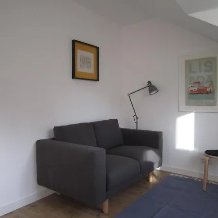 Lovely In Graca ליסבון