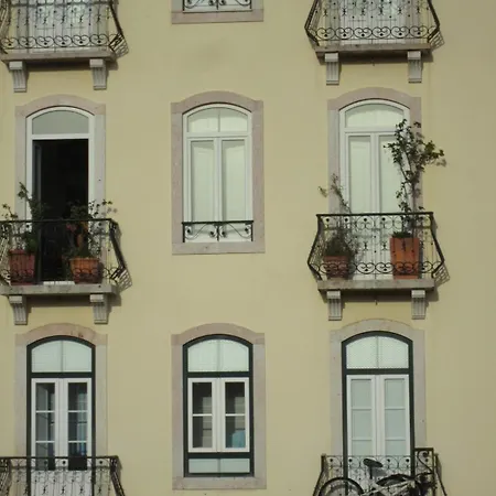 Lovely In Graca דירה *